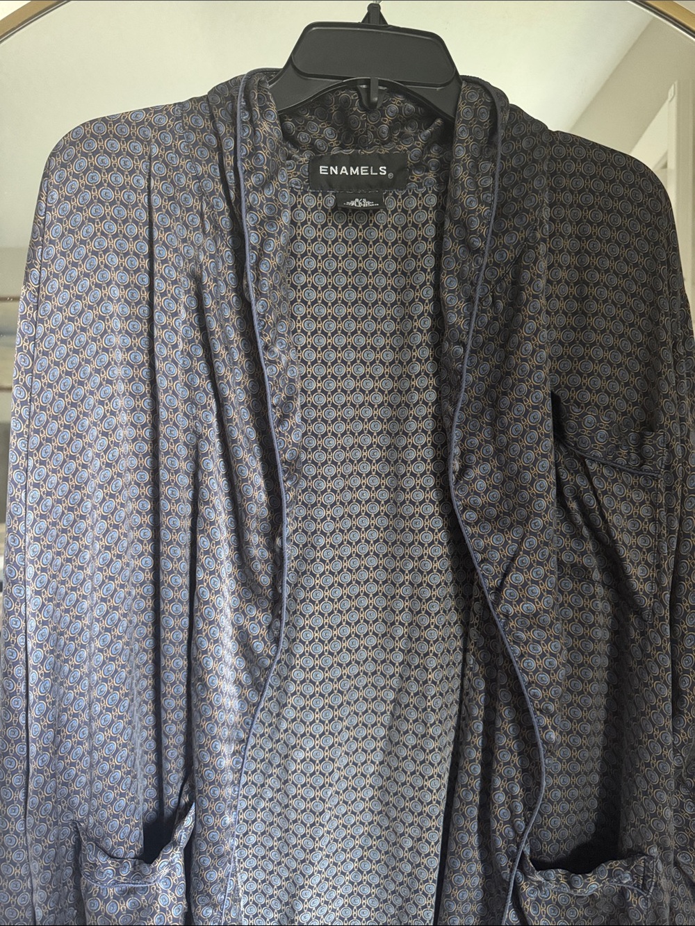 Luxurious Silk Robe - Picture 2 of 4